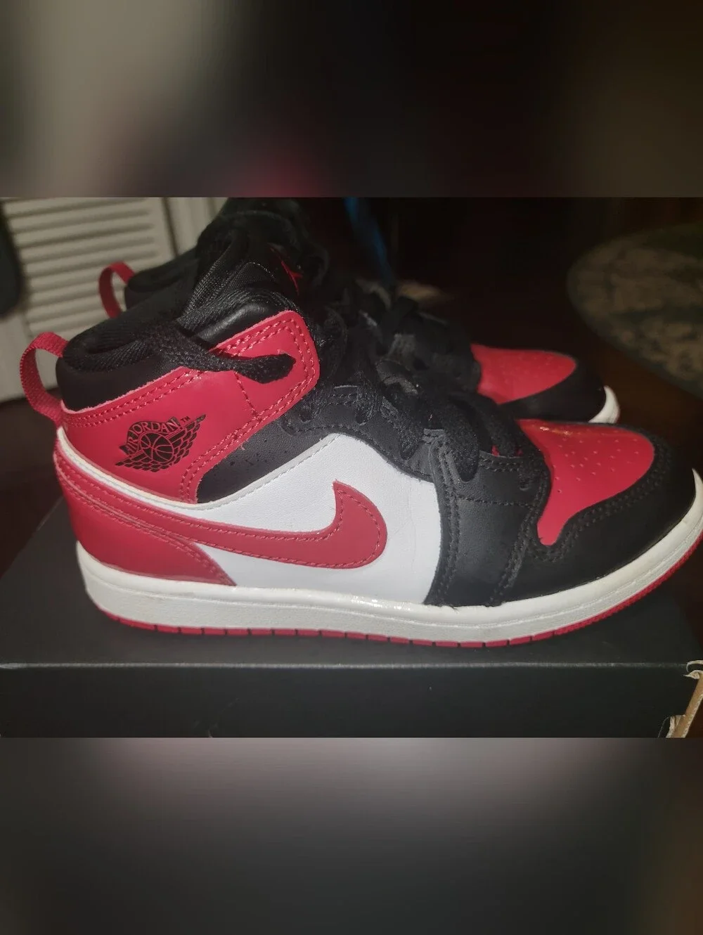 Air Jordan 1 Mid SE Kids Black & Red Basketball Sneakers